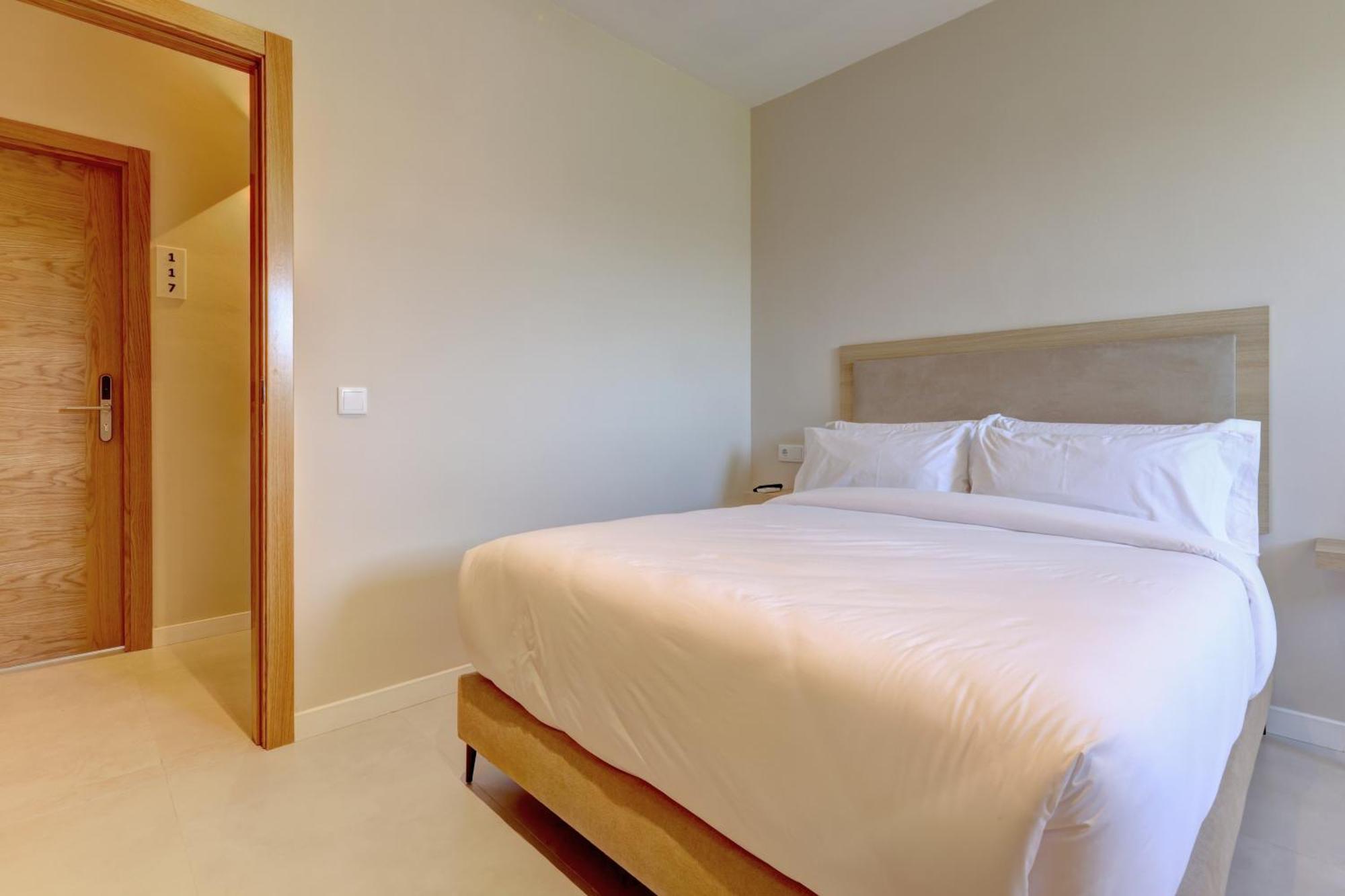 אסטפונה Hostal Puerta Almar מראה חיצוני תמונה