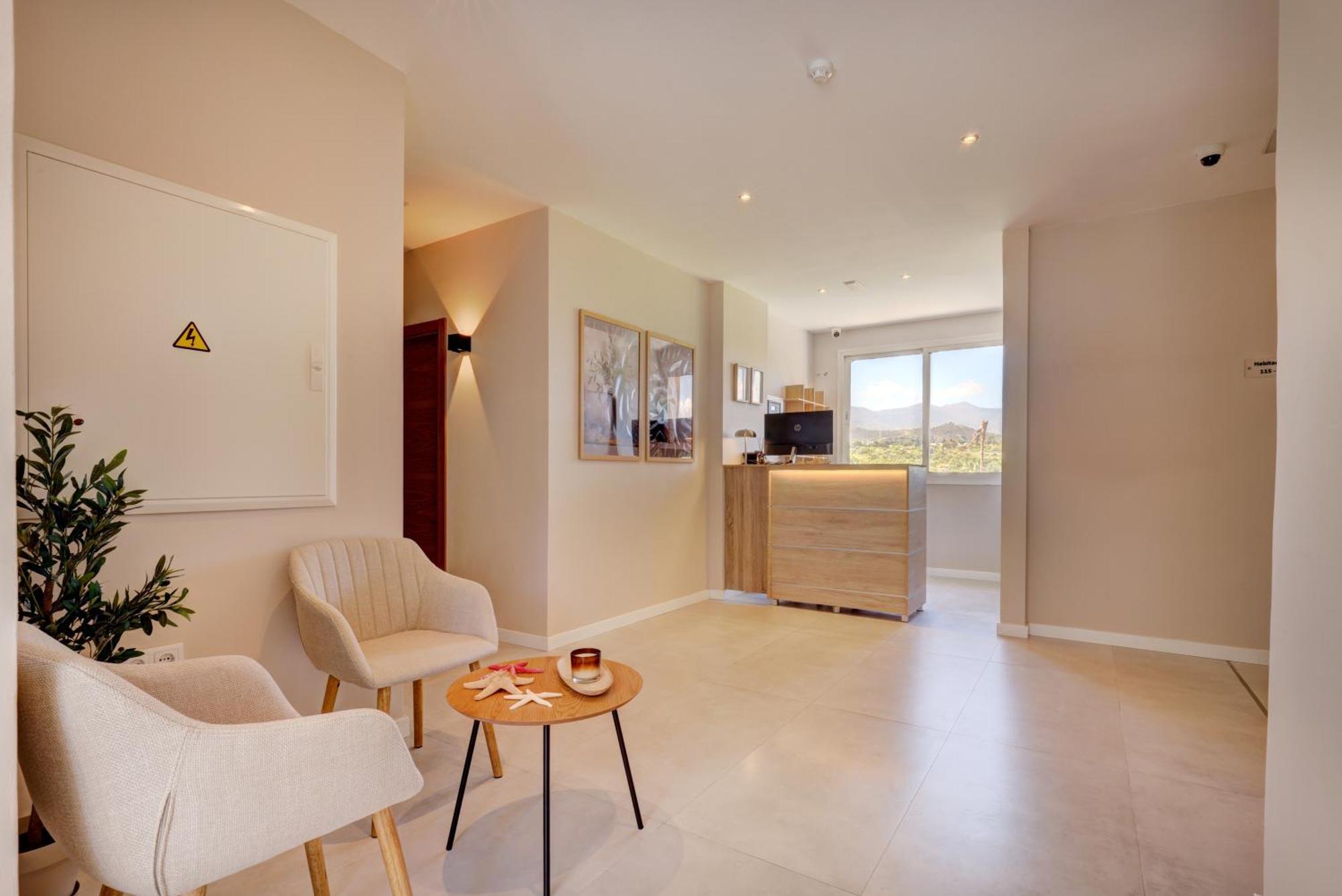 אסטפונה Hostal Puerta Almar מראה חיצוני תמונה