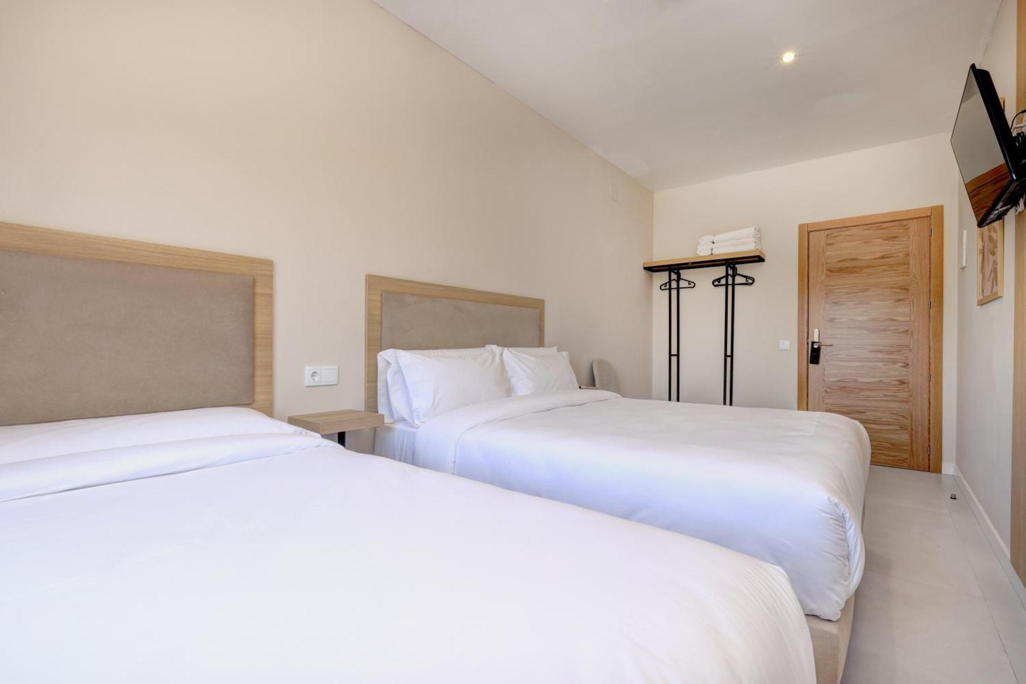 אסטפונה Hostal Puerta Almar מראה חיצוני תמונה
