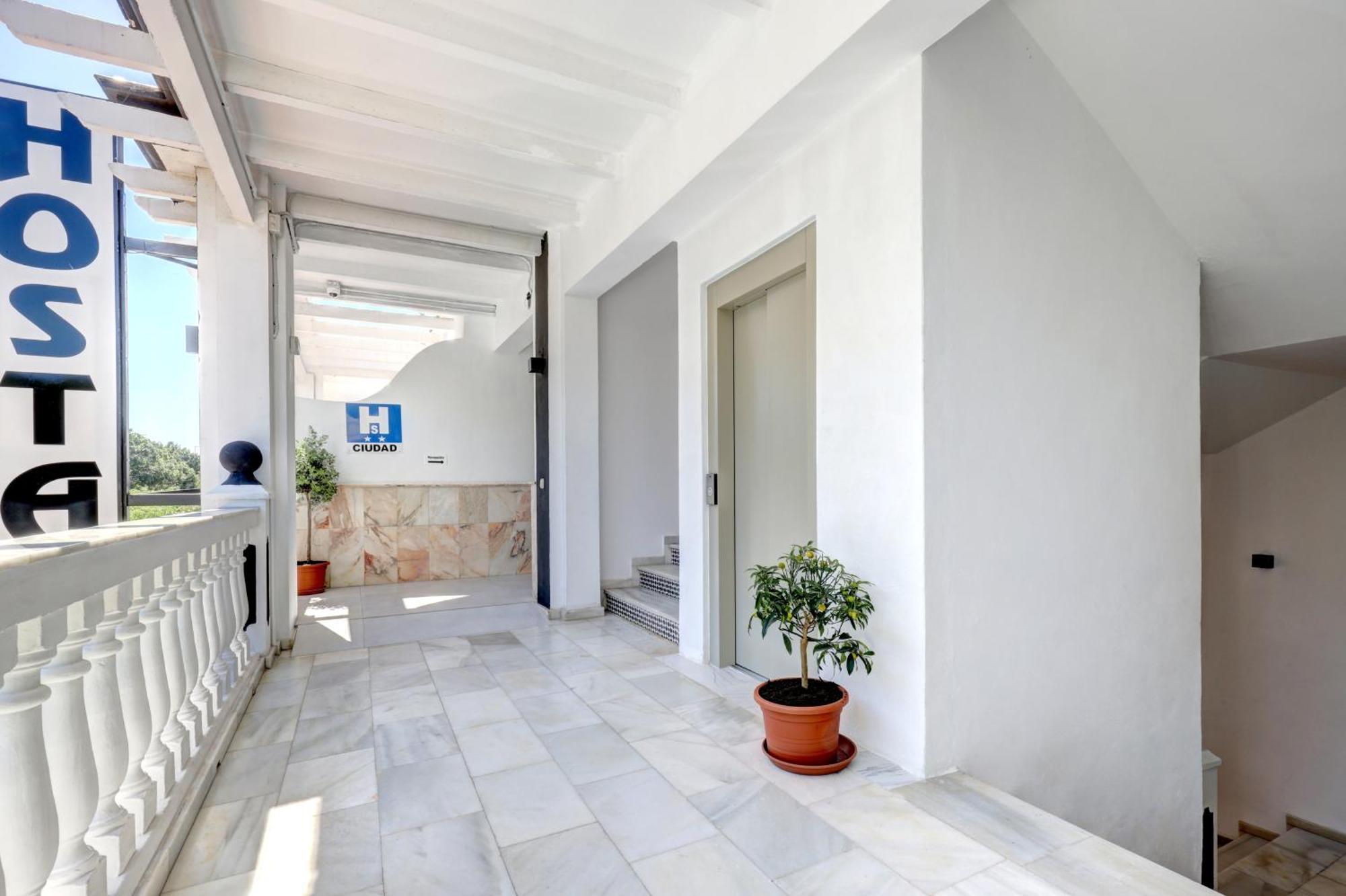 אסטפונה Hostal Puerta Almar מראה חיצוני תמונה