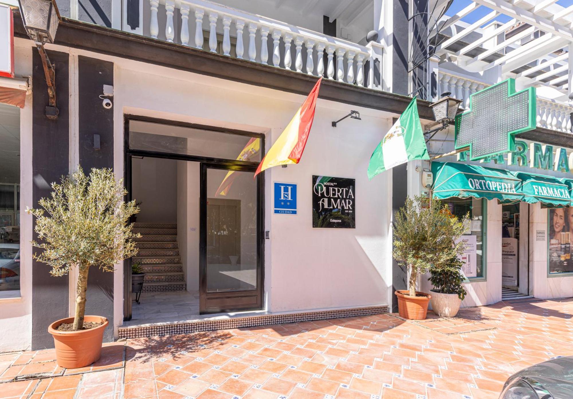 אסטפונה Hostal Puerta Almar מראה חיצוני תמונה